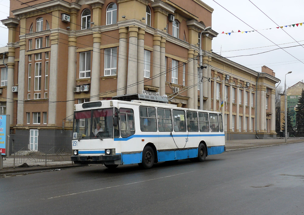 Макеевка, ЮМЗ Т2 № 251