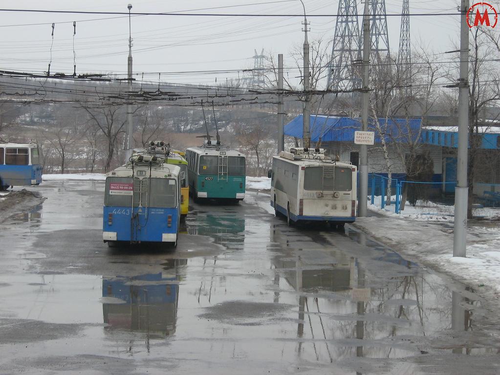 Волгоград, ЗиУ-682 (ВЗСМ) № 4443; Волгоград, ЗиУ-682В-012 [В0А] № 4527; Волгоград, ВМЗ-5298.01 (ВМЗ-463) № 4613; Волгоград — Троллейбусные линии: [1 и 4] Центральная сеть