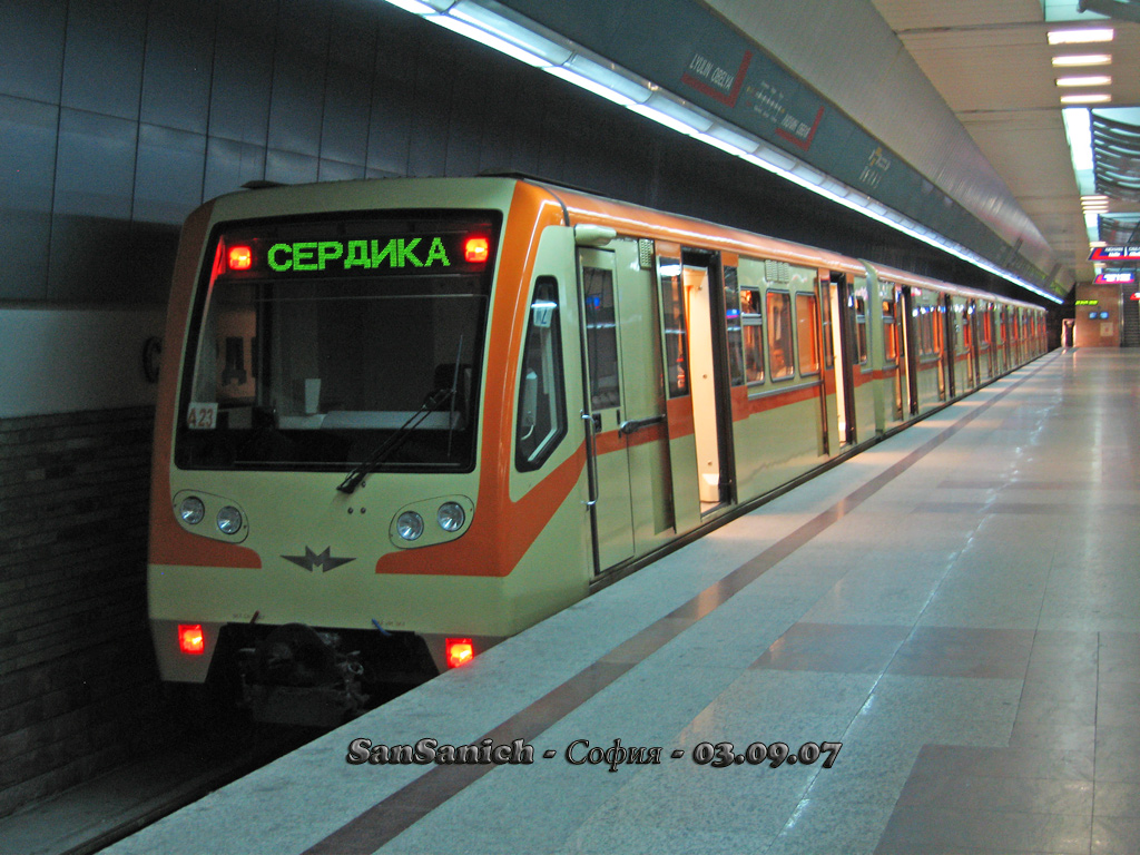Sofia, 81-740.2 Nr. 2005; Sofia — Historical photos — Metro trains (1998–2008); Sofia — Metro — [1] First Subway diameter — red line