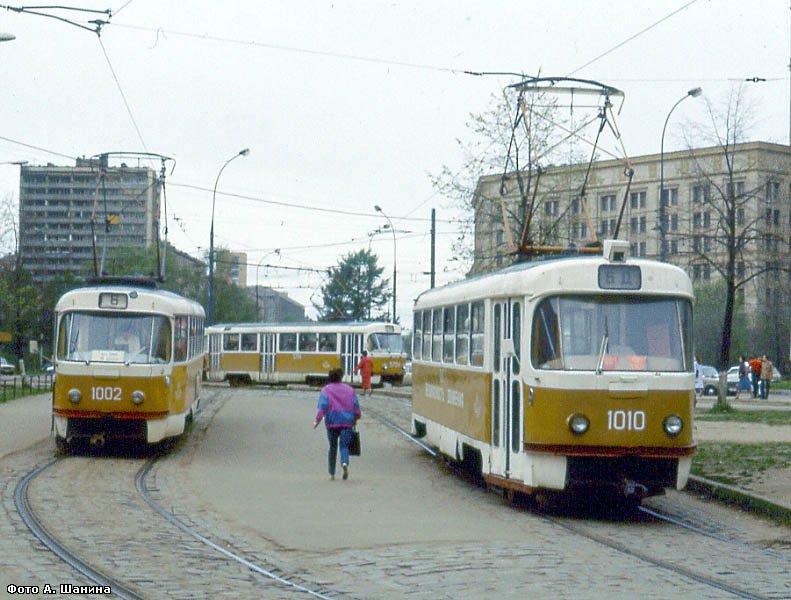 Moscow, Tatra-Reis # 1002; Moscow, Tatra T3SU (2-door) # 1010