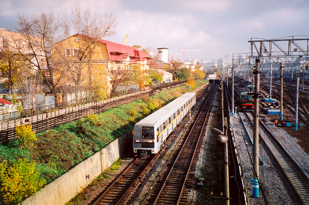 Москва, 81-720.1 «Яуза» № 0032; Москва — Метрополитен — [4] Филёвская линия