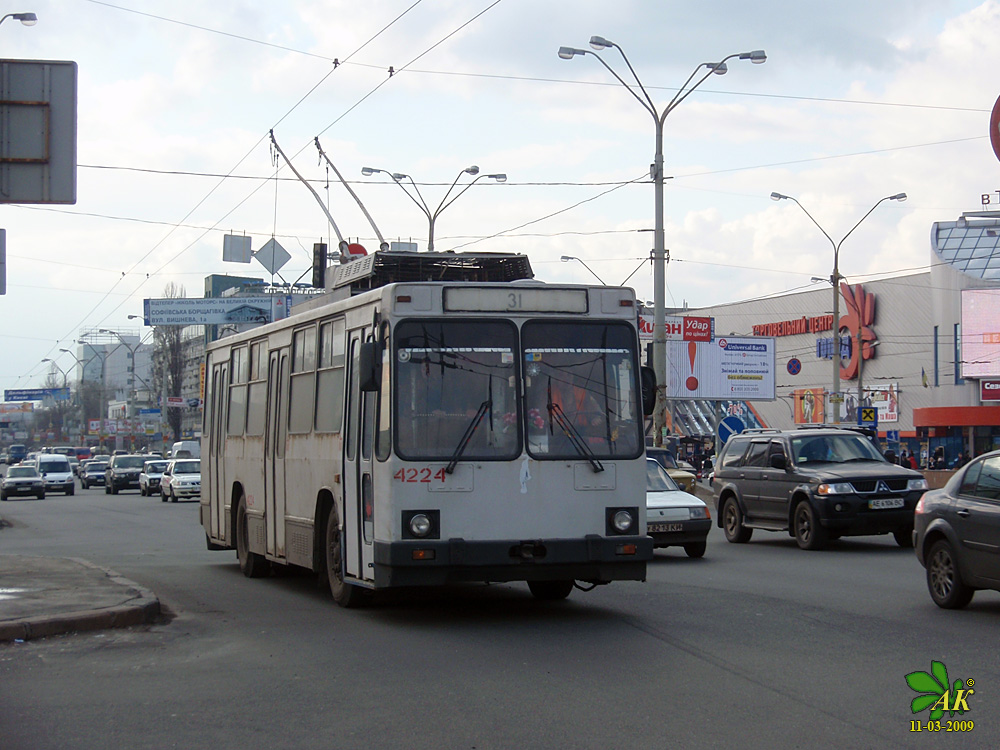 Киев, ЮМЗ Т2 № 4224