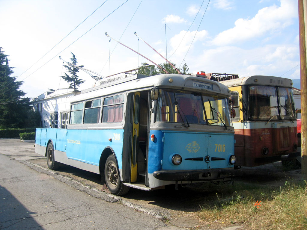 Крымский троллейбус, Škoda 9Tr12 № 7010; Крымский троллейбус, КТГ-1 № 7011