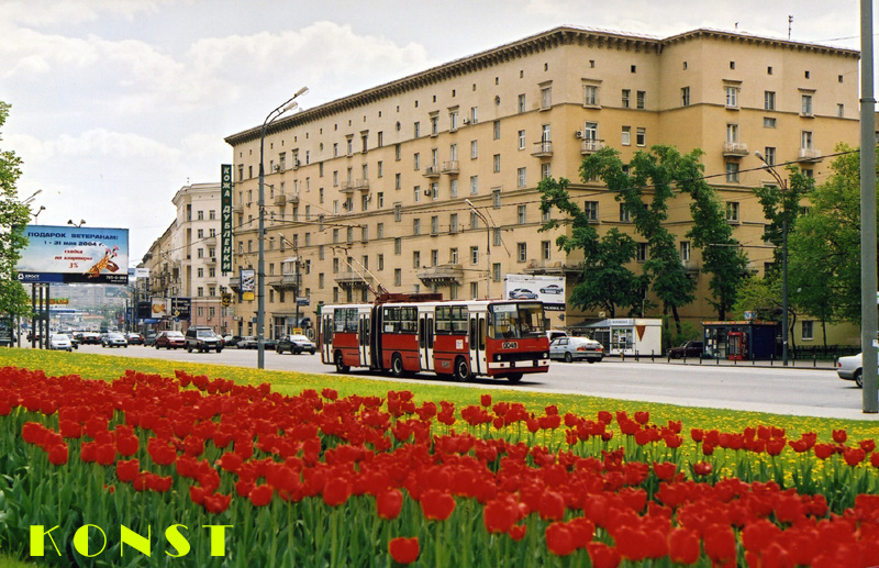Moskva, Ikarus 280T č. 0049