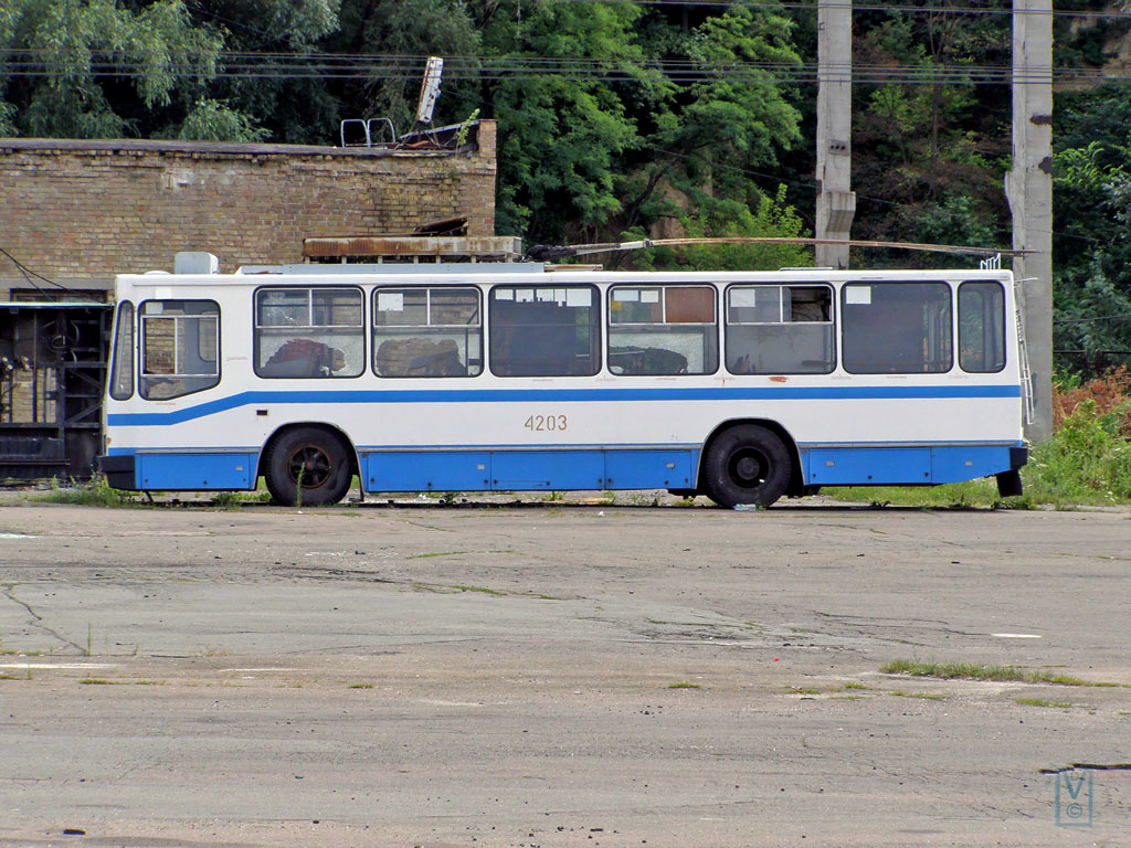 Киев, ЮМЗ Т2 № 4203