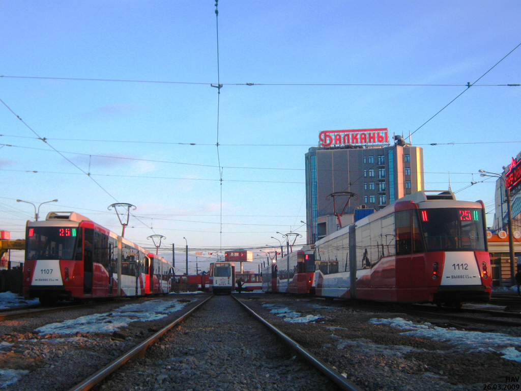 Санкт-Петербург, 71-152 (ЛВС-2005) № 1107; Санкт-Петербург, 71-152 (ЛВС-2005) № 1112; Санкт-Петербург — Конечные станции и разворотные кольца