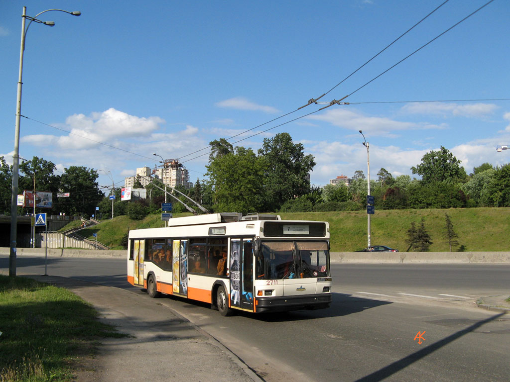 Киев, МАЗ-103Т № 2711