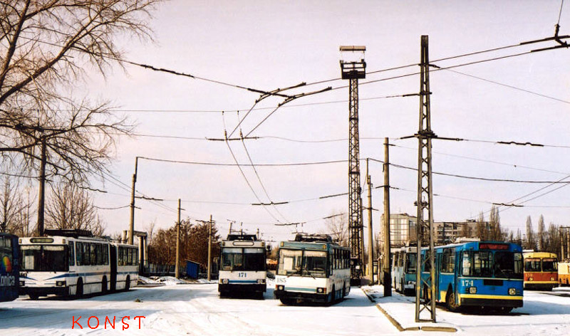 Кременчуг, YMZ T1 № 180; Кременчуг, Kiev-11u № 185; Кременчуг, ZiU-682G [G00] № 174; Кременчуг — Historical photos — Trolleybus (1966-2005)