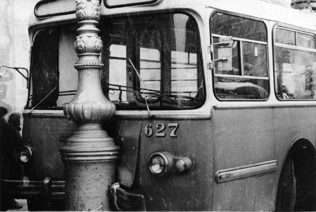 Санкт-Петербург, ЗиУ-5 № 627; Санкт-Петербург — Исторические фотографии троллейбусов; Санкт-Петербург — Происшествия