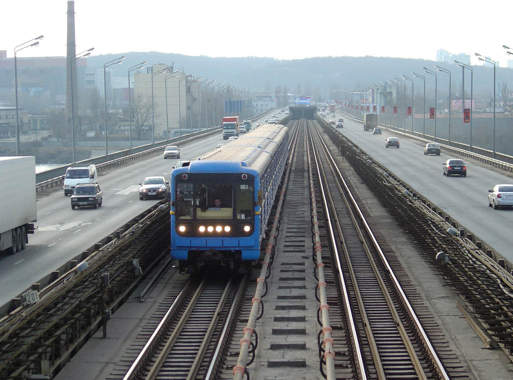 Киев — Метрополитен — Сырецко-Печерская линия