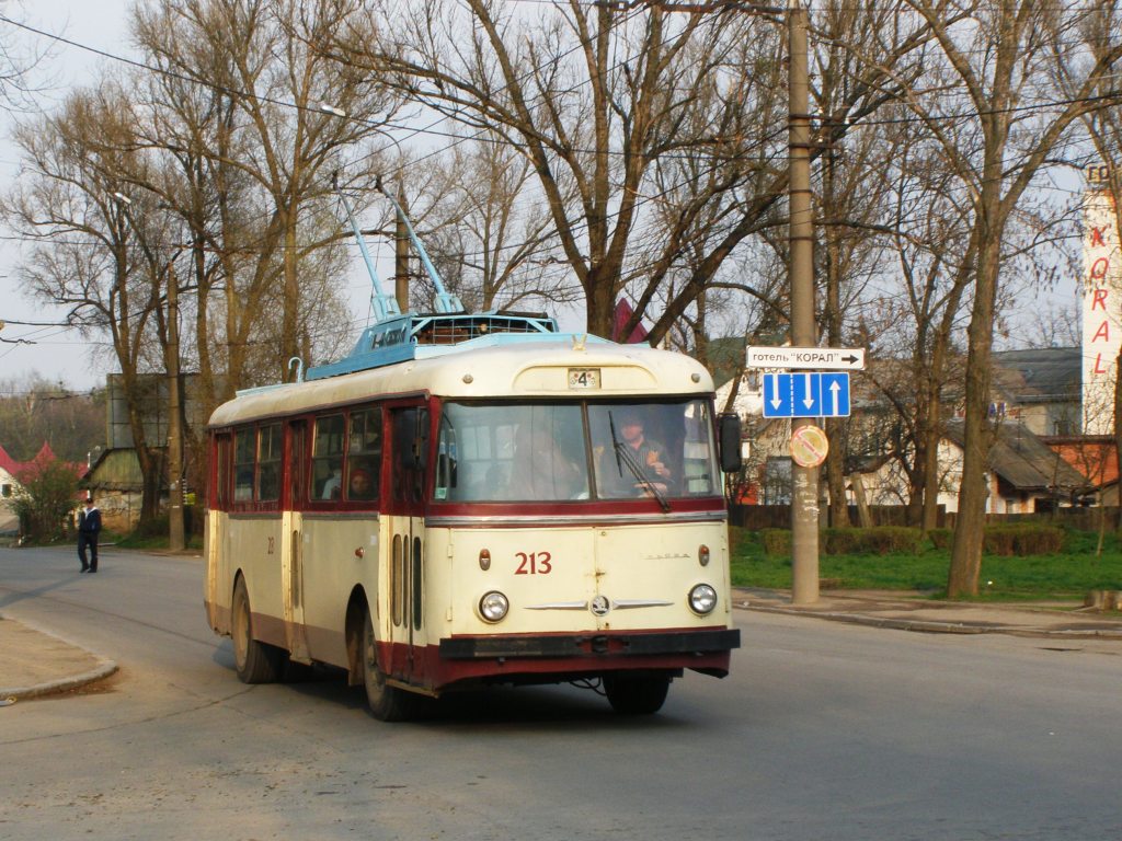 Черновцы, Škoda 9TrH27 № 213