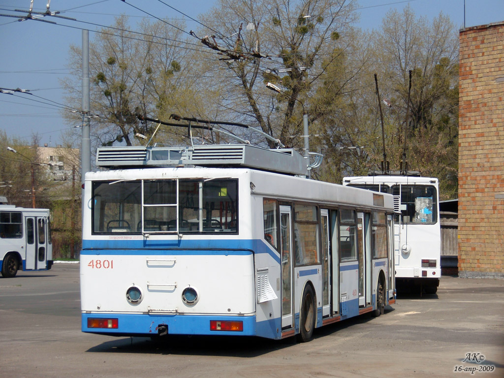 Киев, ЮМЗ E186 № 4801