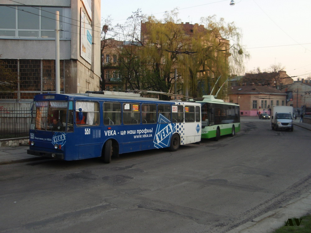 Львов, Škoda 14Tr89/6 № 551