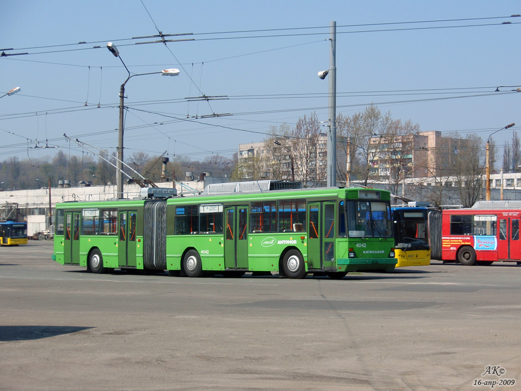 Киев, Киев-12.03 № 4042; Киев — Троллейбусные депо: Куреневское