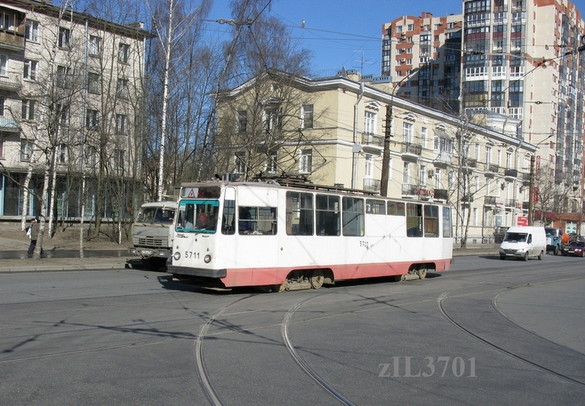 Санкт-Петербург, ЛМ-68М № 5711