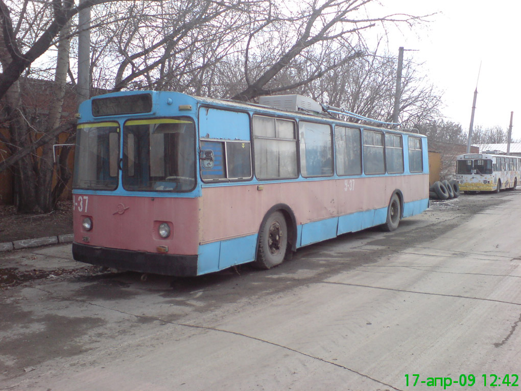 Новосибірськ, ЗиУ-682В № У-37