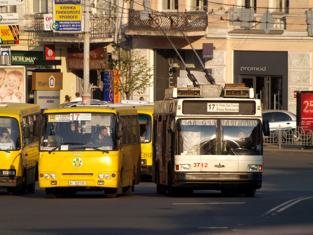 Киев, МАЗ-103Т № 3712