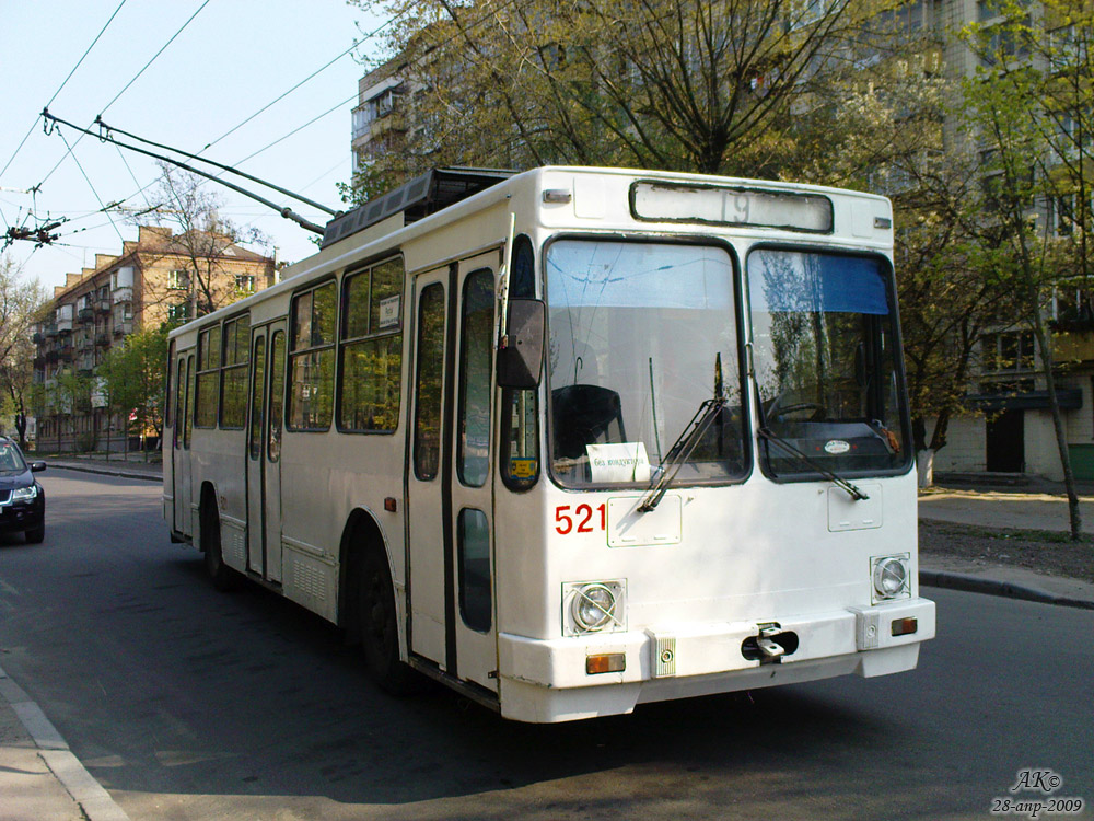 Киев, ЮМЗ Т2 № 521