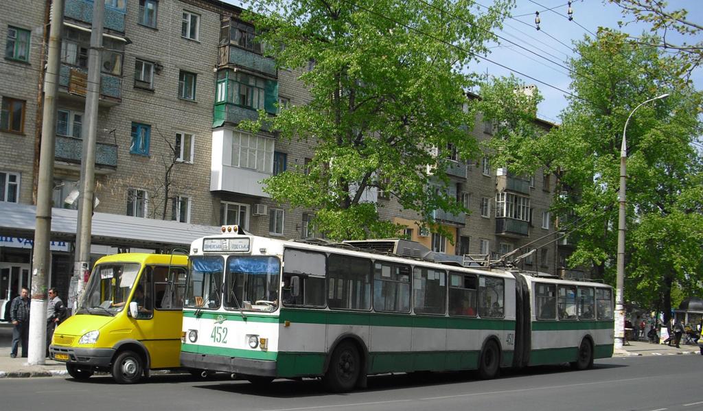 Херсон, ЗиУ-683В01 № 452