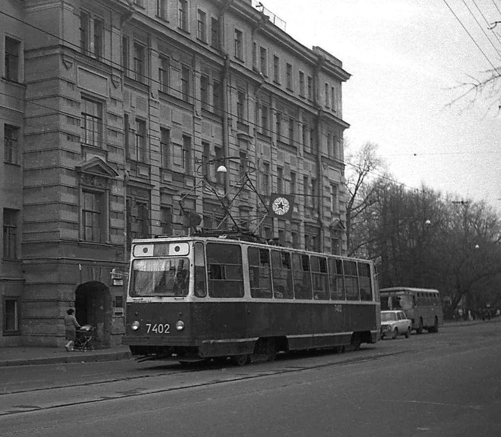 Санкт-Петербург, ЛМ-68М № 7402