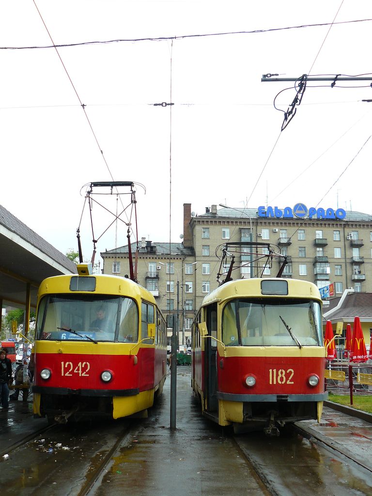 Днепр, Tatra T3SU № 1242; Днепр, Tatra T3SU № 1182