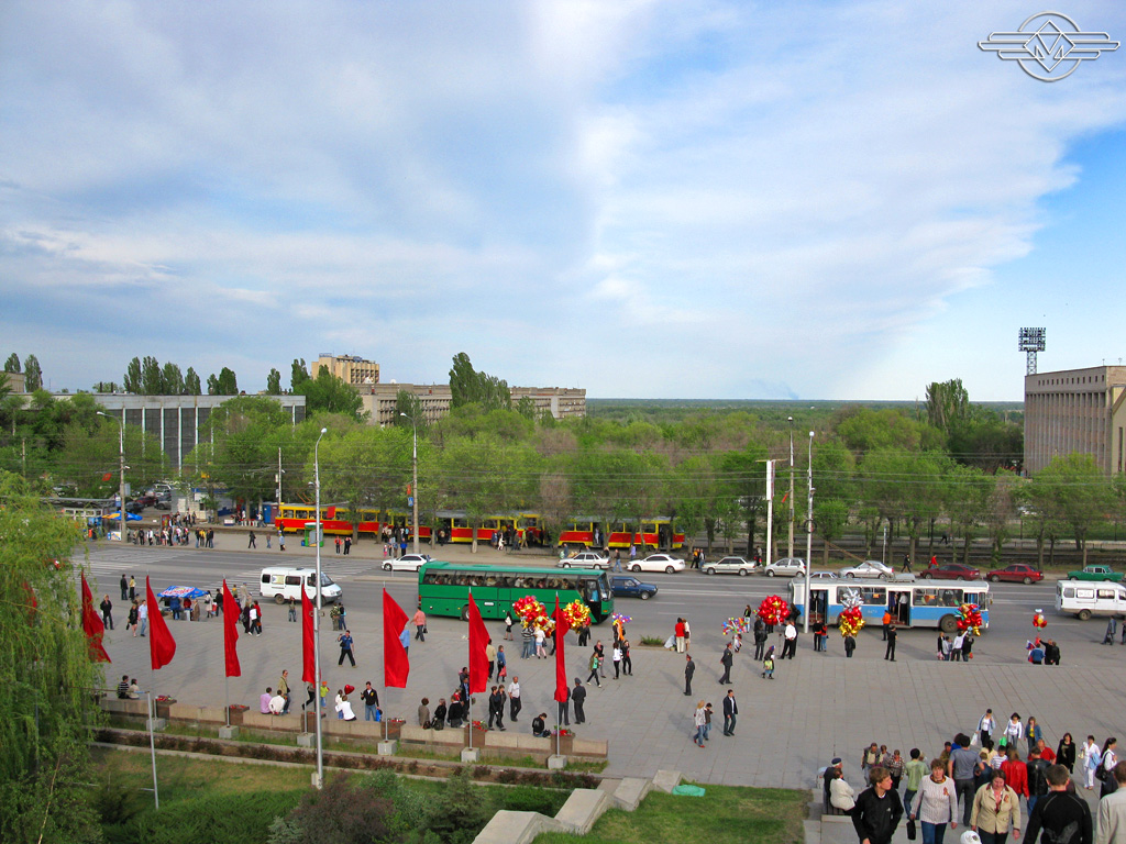 Волгоград — Трамвайные линии: [5] Пятое депо — Скоростной трамвай; Волгоград — Троллейбусные линии: [1 и 4] Центральная сеть