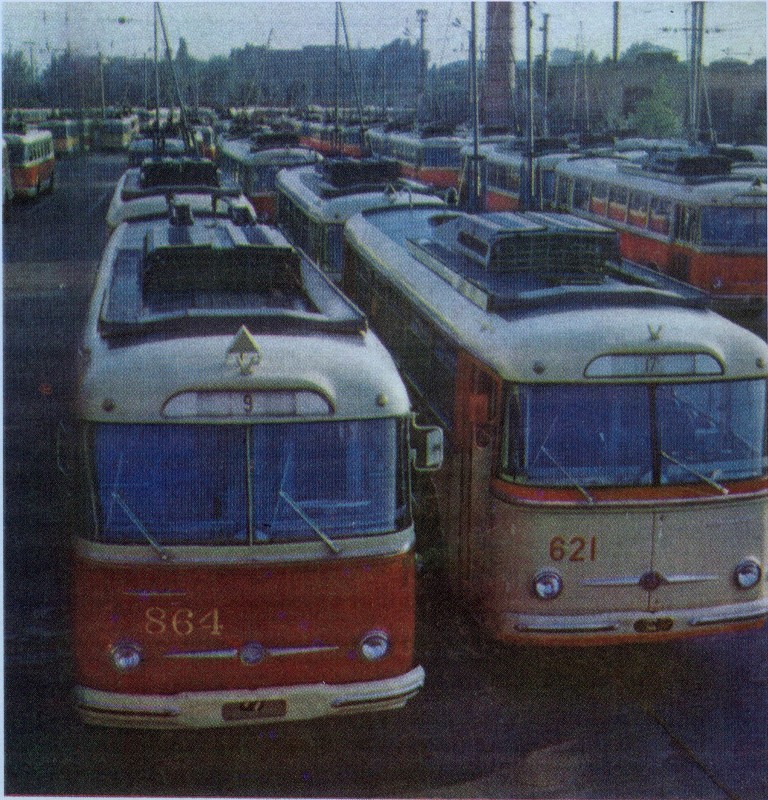 Киев, Škoda 9Tr11 № 864; Киев, Škoda 9Tr13 № 621