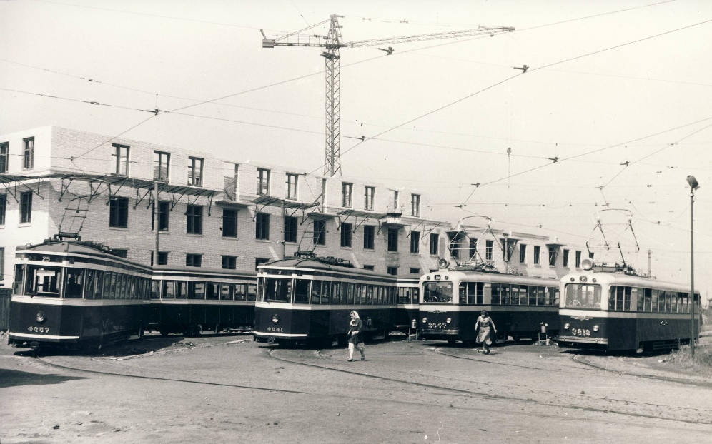 Санкт-Петербург, ЛМ-33 № 4357; Санкт-Петербург, ЛМ-33 № 4241; Санкт-Петербург, ЛМ-49 № 3047; Санкт-Петербург, ЛМ-49 № 3819