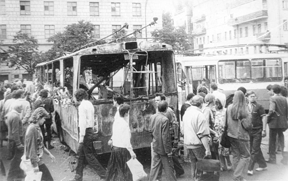 Москва, ЗиУ-682В [В00] № 5180; Москва — Троллейбусные баррикады в августе 1991