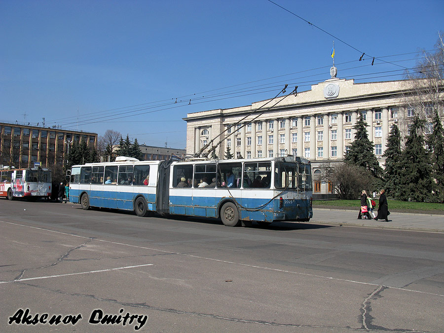 Черкассы, ЗиУ-683Б [Б00] № 2023; Черкассы, ЗиУ-682В [В00] № 295