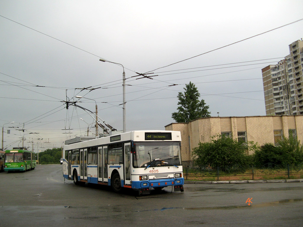 Киев, ЮМЗ E186 № 4805