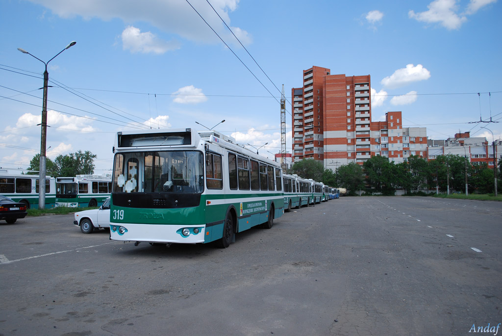 Воронеж, ЗиУ-682Г-016.02 № 319; Воронеж — Троллейбусное депо № 2 Воронеж, ЗиУ-682Г-016.02 № 319; Воронеж — Троллейбусное депо № 2