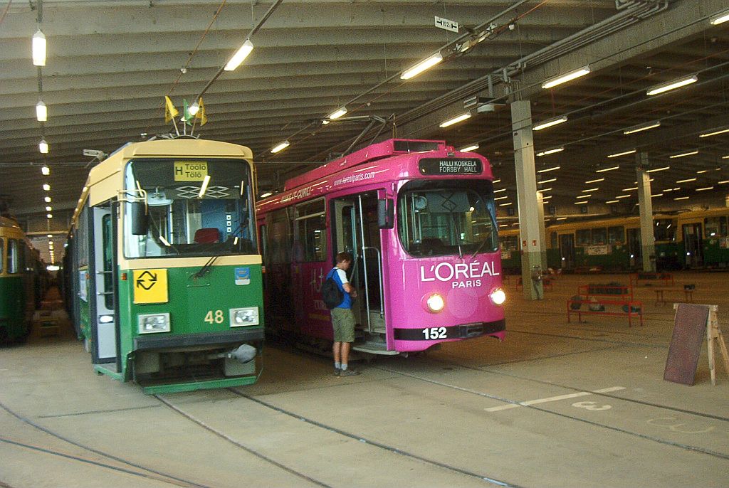 Хельсинки — Эспоо, Valmet Nr I+ № 48; Хельсинки — Эспоо, Duewag GT6 № 152