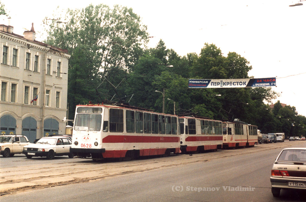Sankt Petersburg, LM-68M Nr. 0628; Sankt Petersburg, LM-68M Nr. 0627
