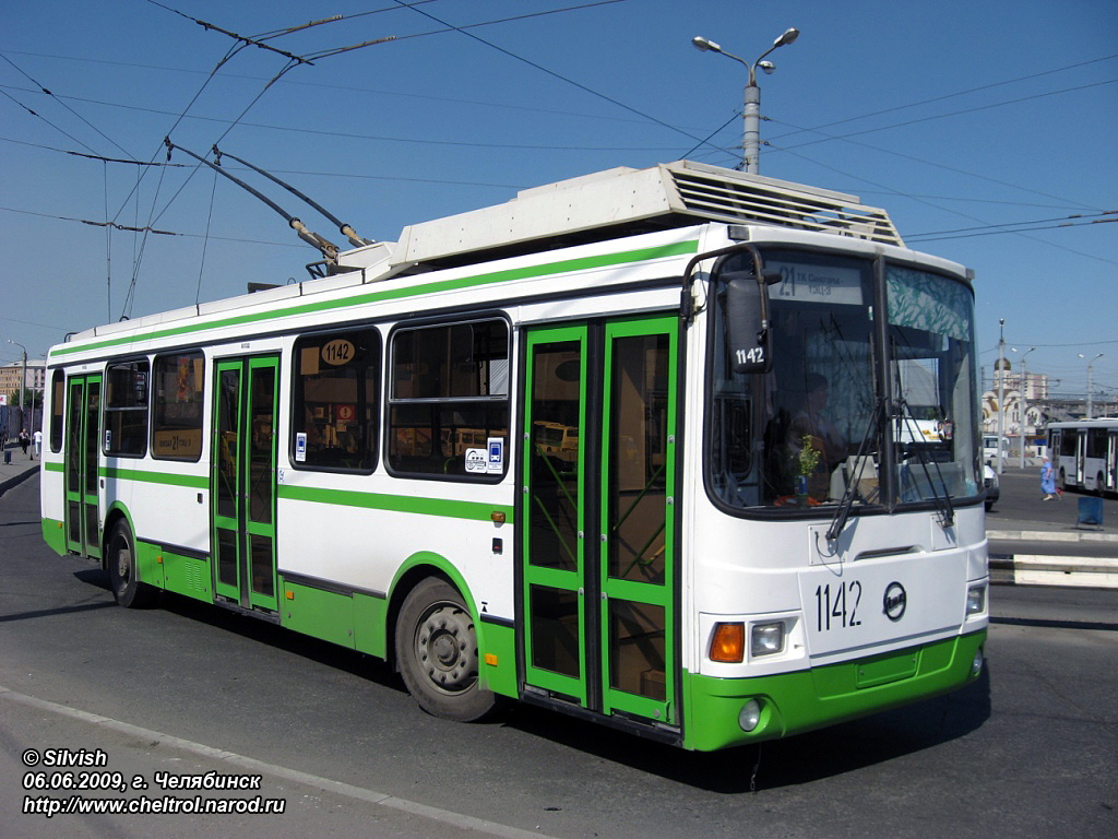 Челябинск, ЛиАЗ-5280 (ВЗТМ) № 1142
