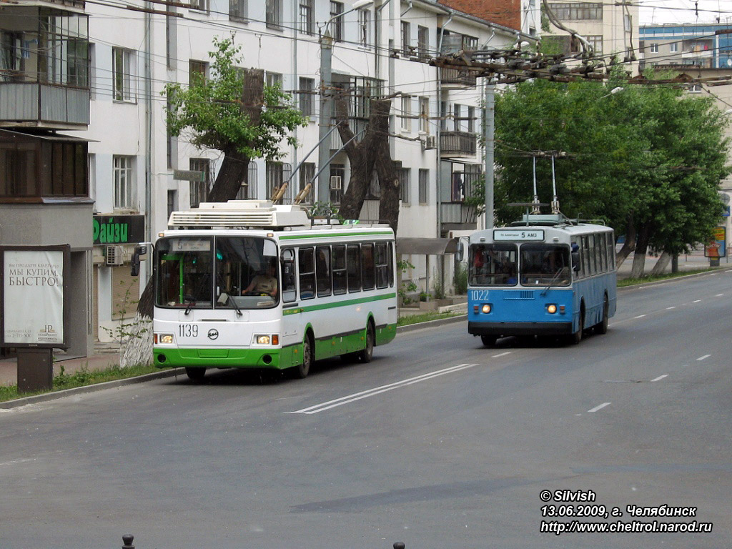 Tscheljabinsk, LiAZ-5280 (VZTM) Nr. 1139; Tscheljabinsk, ZiU-682G-012 [G0A] Nr. 1022