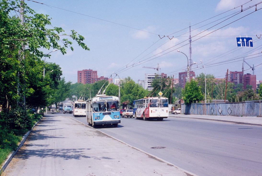 Екатеринбург, ЗиУ-682Г [Г00] № 129; Екатеринбург, ЗиУ-682В-013 [В0В] № 117; Екатеринбург — Разные фотографии