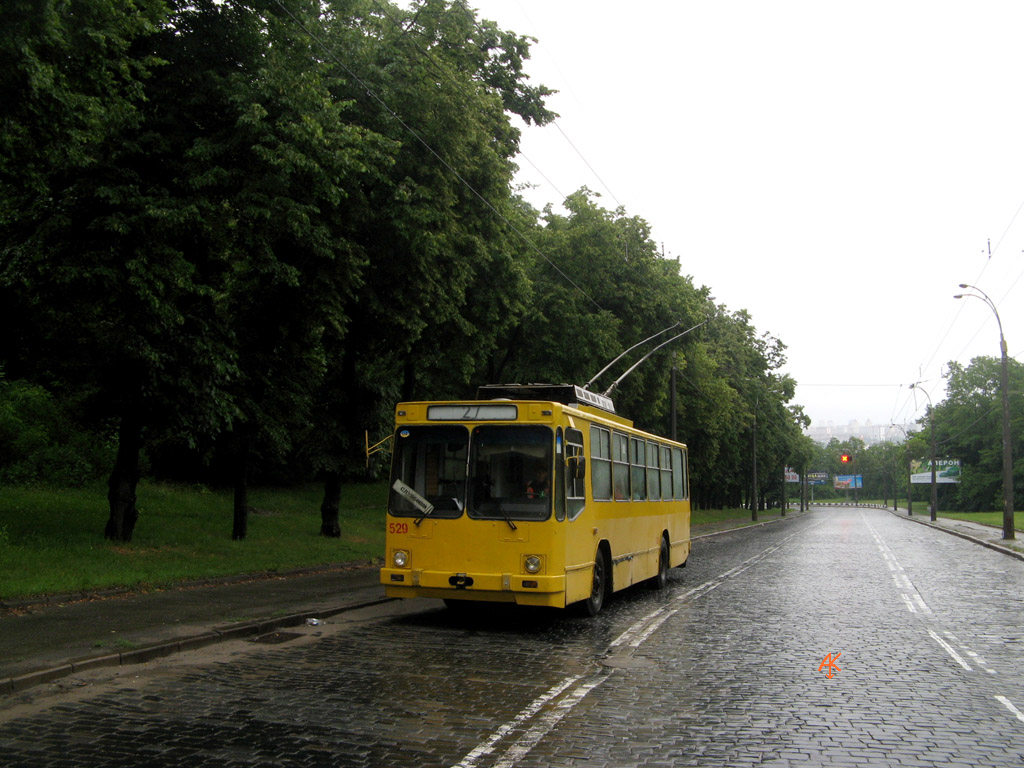 Киев, ЮМЗ Т2 № 529