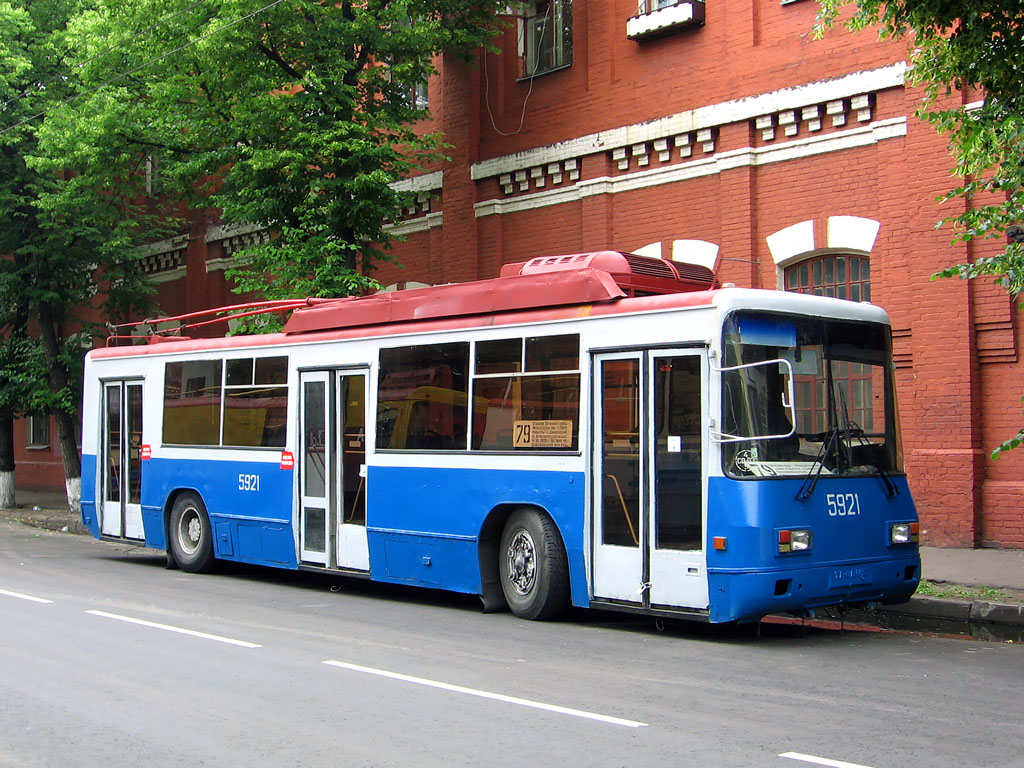 Moskva, BTZ-52761R Br. 5921