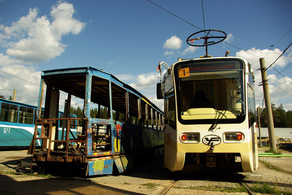 Златоуст, 71-605 (КТМ-5М3) № 95; Златоуст, 71-619А № 32; Златоуст — Трамвайное управление