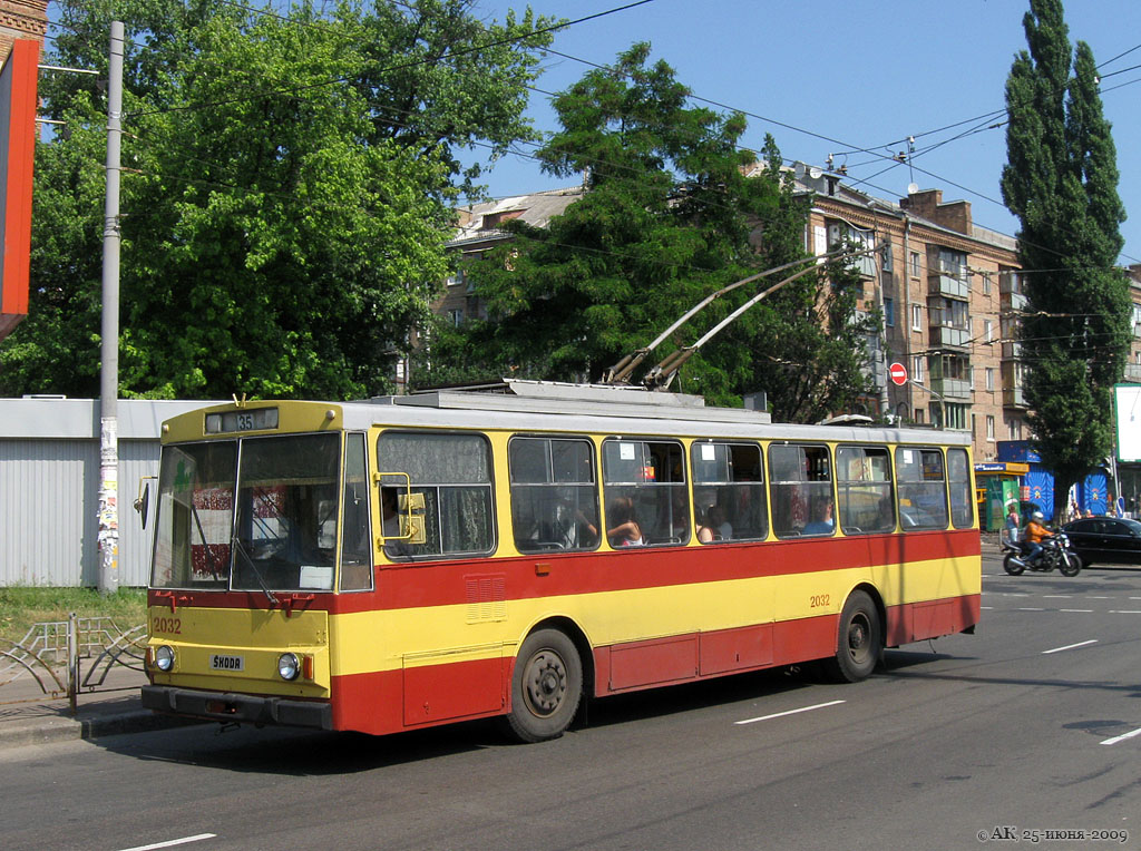 Киев, Škoda 14Tr89/6 № 2032