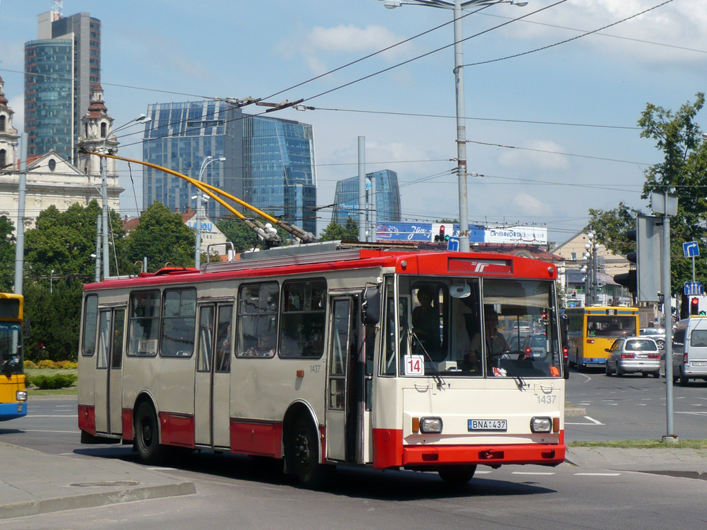 Вильнюс, Škoda 14Tr02 № 1437
