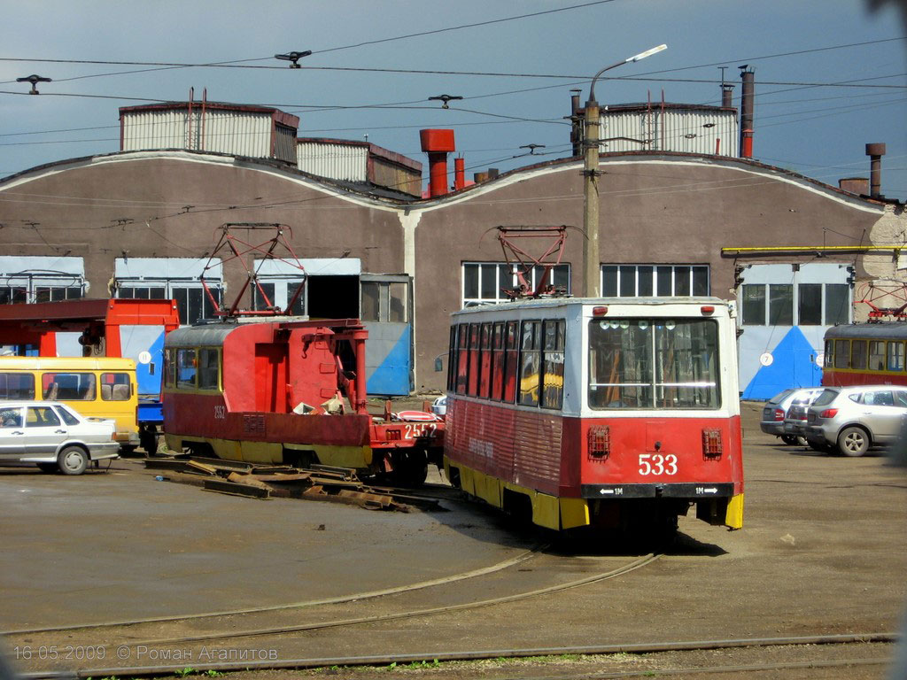 Уфа, 71-605А № 533; Уфа, Tatra T3SU (двухдверная) № 2552 Уфа, 71-605А № 533; Уфа, Tatra T3SU (двухдверная) № 2552