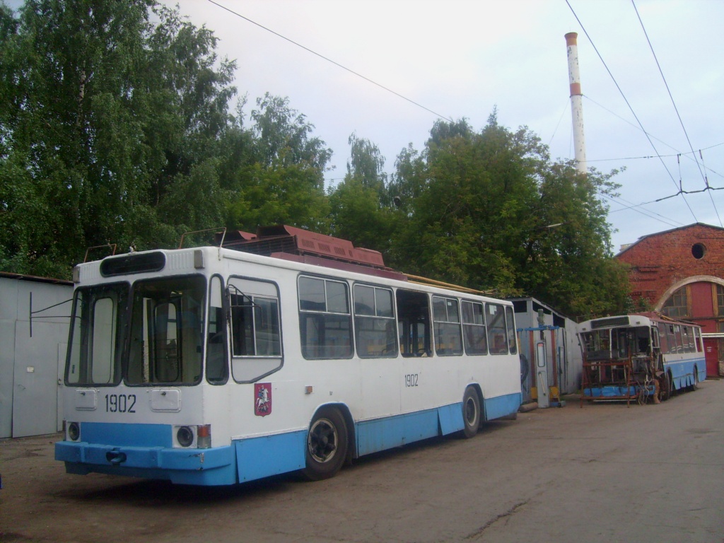 Москва, ЮМЗ Т2 № 1902