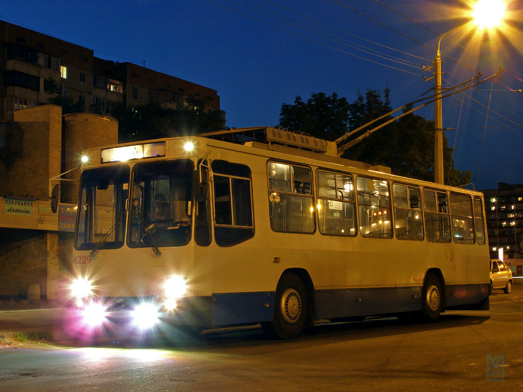 Киев, ЮМЗ Т2 № 4229