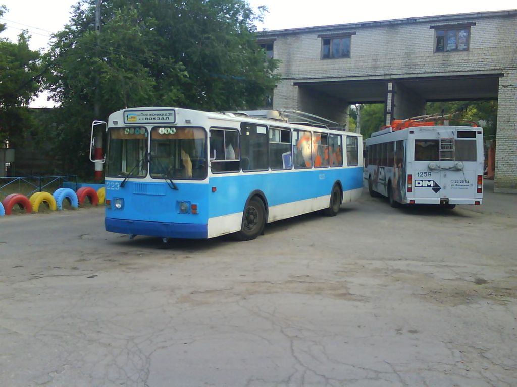 Саратов, ЗиУ-682Г-016 (012) № 1223; Саратов, Тролза-5275.05 «Оптима» № 1259