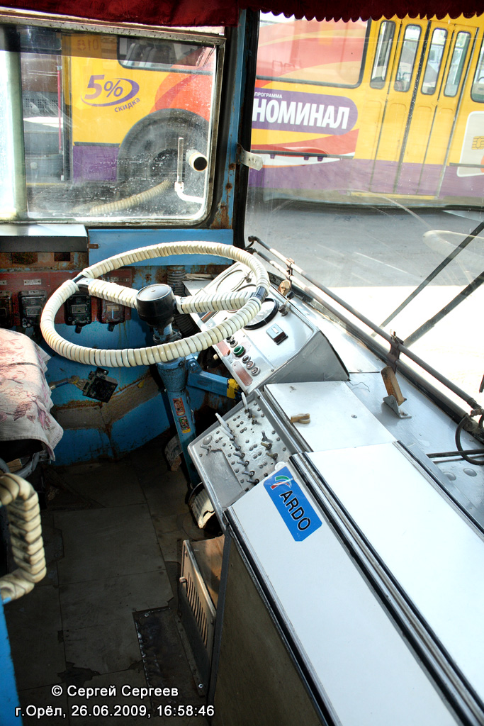 Орёл, ЗиУ-682 КВР Орел № 046; Орёл — Рабочие места водителей, кабины и пульты управления