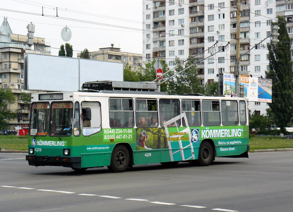 Kijev, YMZ T2 Br. 4219