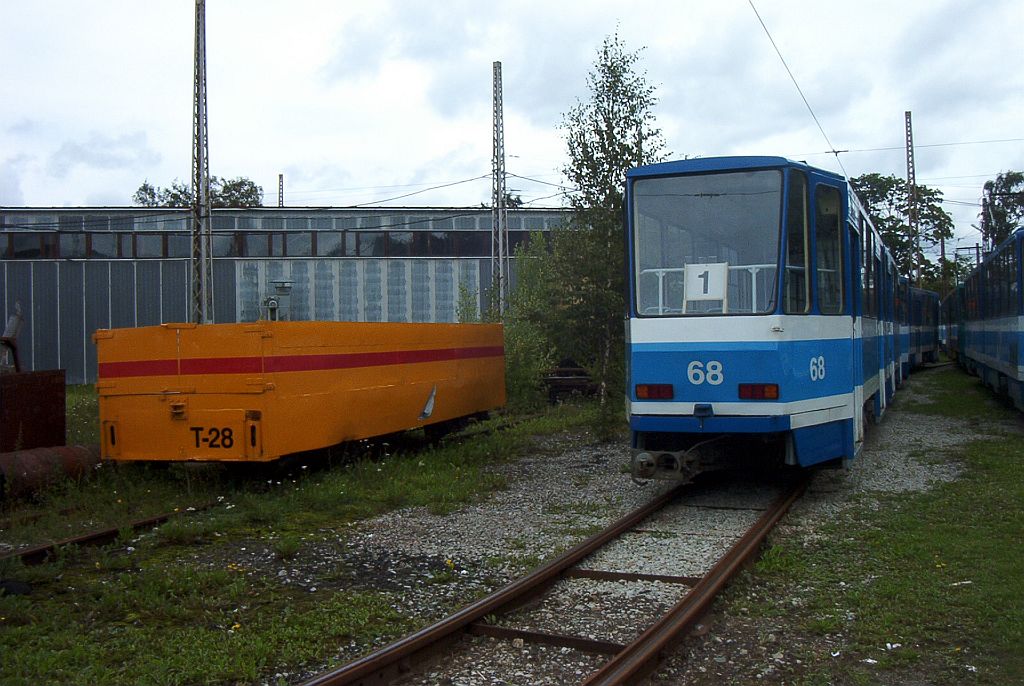 Таллин, Gotha G4-61 № Т-28; Таллин, Tatra KT4SU № 68