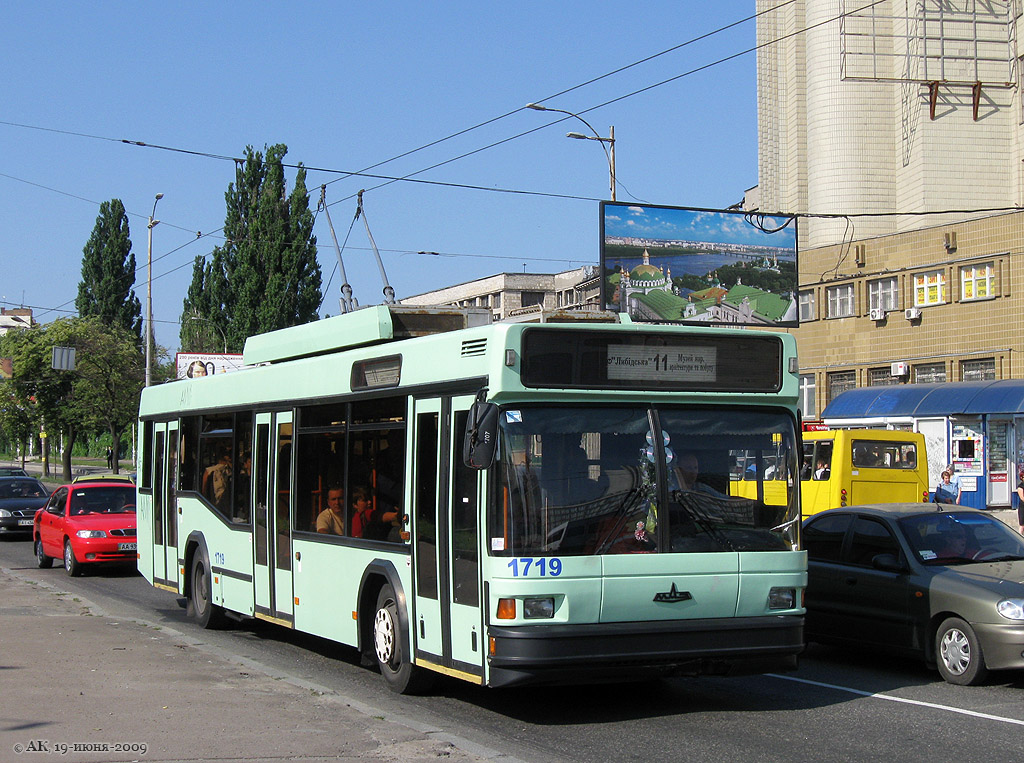 Киев, МАЗ-103Т № 1719